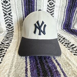 New York Yankees New Era 39Thirty Gray / Blue Flex Baseball Cap Hat Medium/Large